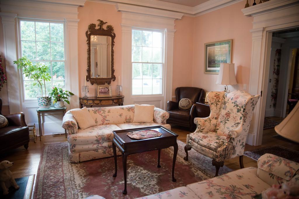 Bykenhulle House Bed And Breakfast Hopewell Junction Exterior photo