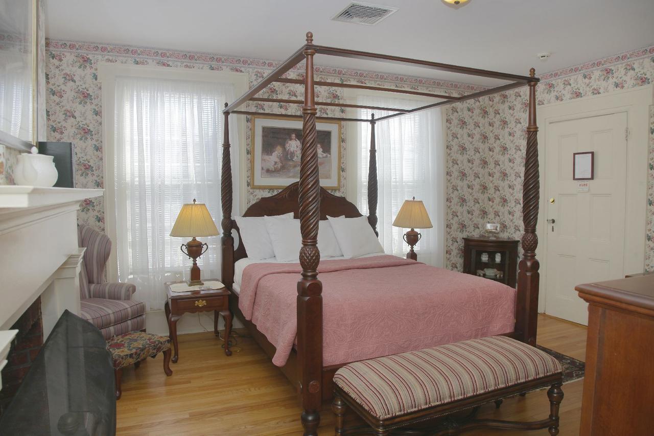 Bykenhulle House Bed And Breakfast Hopewell Junction Exterior photo