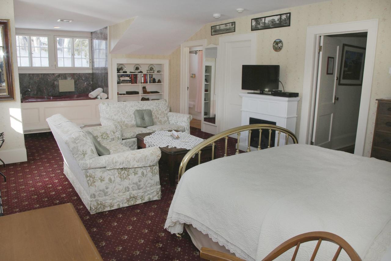 Bykenhulle House Bed And Breakfast Hopewell Junction Exterior photo