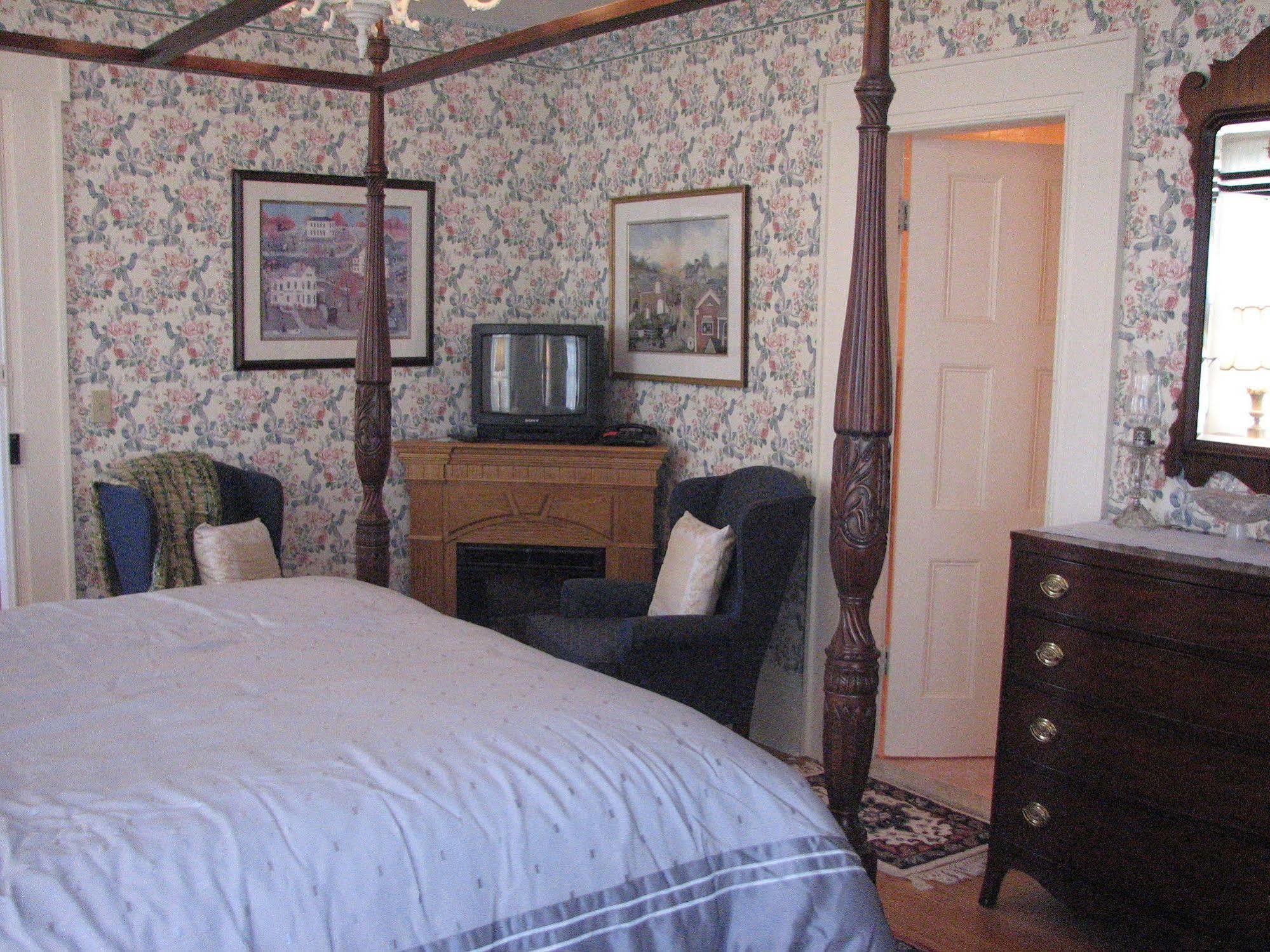 Bykenhulle House Bed And Breakfast Hopewell Junction Exterior photo